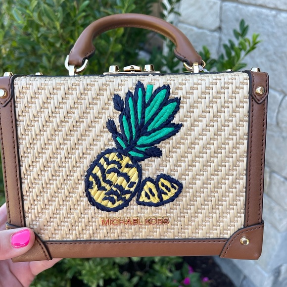 ππBrand New Michael Michael Kors
Island Escape Theodora Md Cross Body Bagππ - Picture 2 of 16